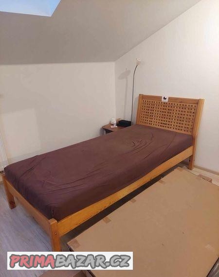 drevena-postel-s-matraci