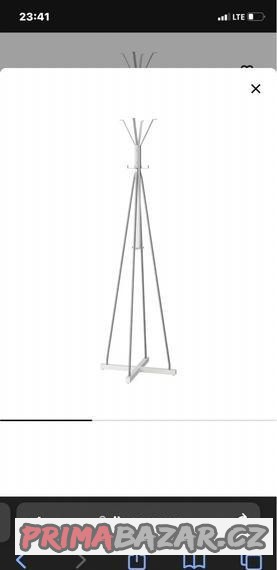bílý věšák IKEA TJUSIG