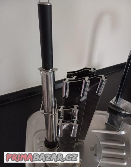 stojan-na-noze-otocny