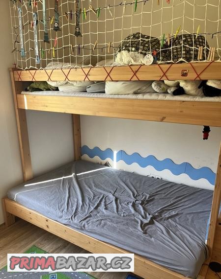 dvoupatrova-postel-s-uloznym-prostorem