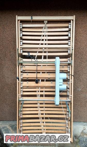 rost-na-postel-elektricke-ovladani