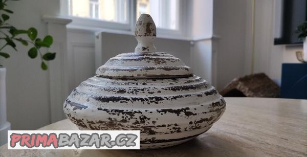 Dřevěná miska pocházející z Bali