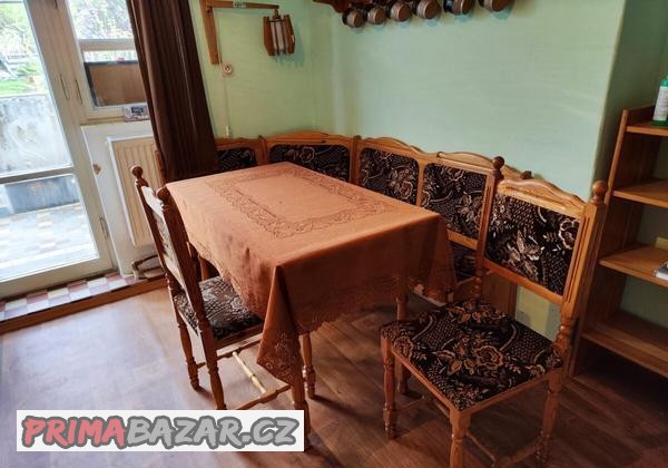 rohova-lavice-dve-zidle