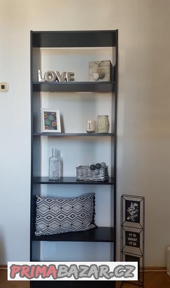 policovy-regal-tv-stolek-dekorace