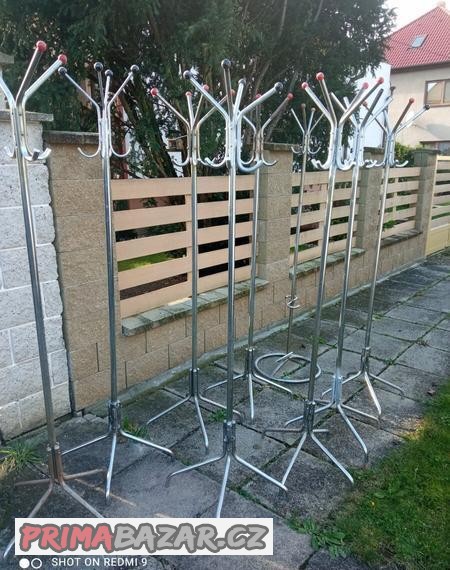 Chromované věšáky