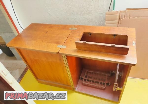 skrinka-pro-sici-stroj