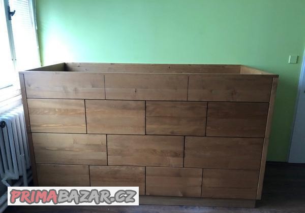 vysoka-postel-s-uloznym-prostorem-s-masivu