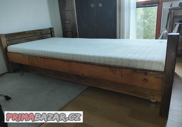 postel-z-masivu-s-ortopedickou-matraci