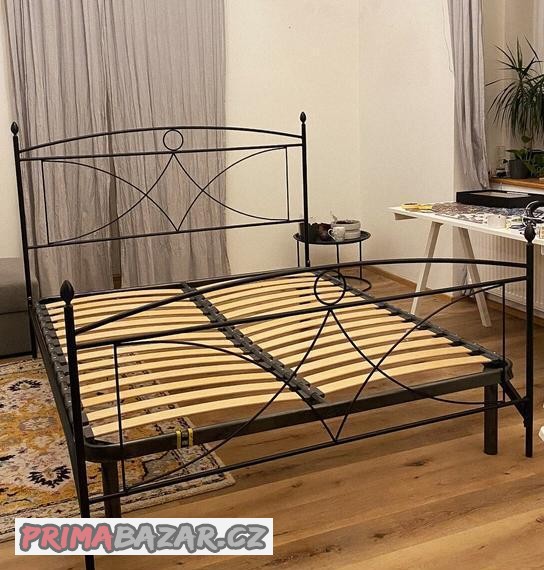 kovova-postel-s-rostem-160x200-sleva-za-rychlost