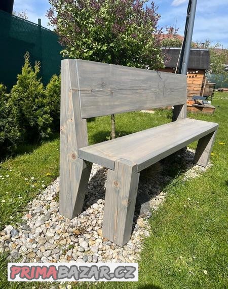 Zahradní lavička