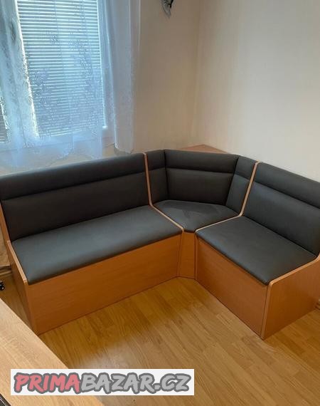 prodam-rohovou-sedaci-soupravu-mesic-starou