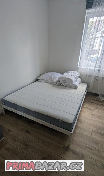 ikea-postel-vevelstad-valevg-matrace-180x200