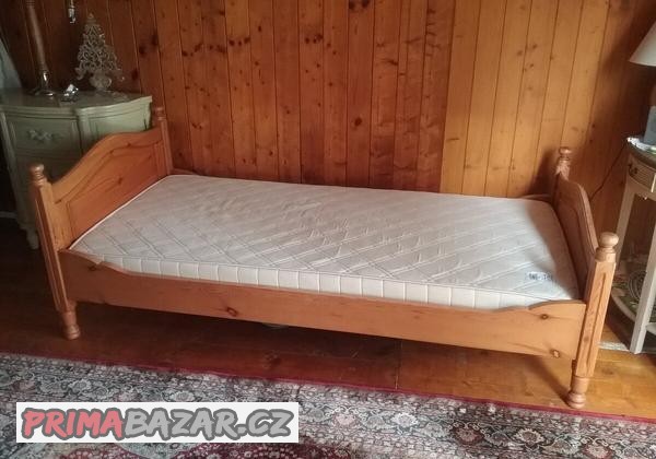 pekna-masivni-postel