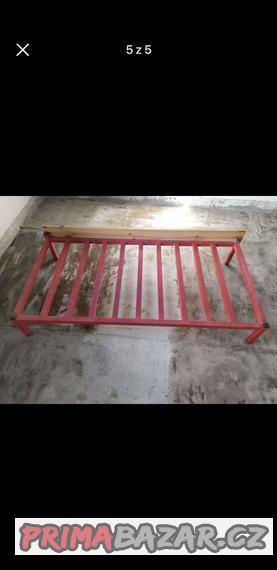 kovova-konstrukce-postele-pro-deti