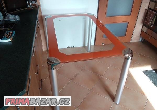 jidelni-stul-sklo-4x-zidle-kozenka