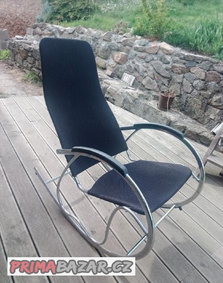 houpaci-kreslo-kovove