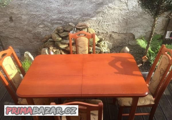 Jídelní stůl a židle