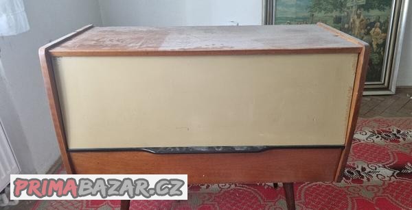 skrinka-na-gramofonove-desky