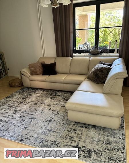 kusovy-koberec-300x270-bila-cerna-seda