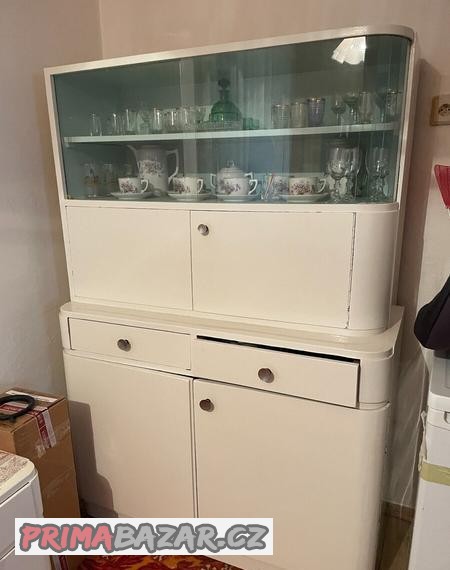 kvalitni-ohybany-nabytek-komoda-ze-60-let