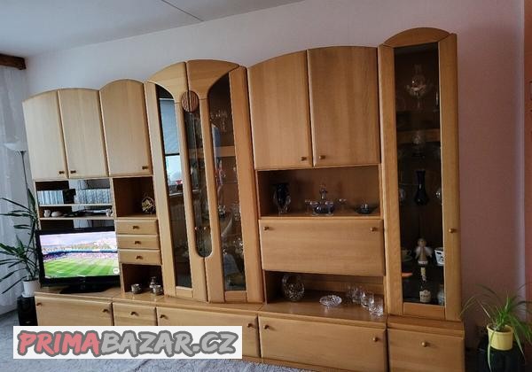prodam-obyvaci-stenu-masiv-masiv-stolek-a-rohov-polici