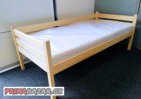 postel-z-masivu-borovice-s-ohradkou-zabrana-pro-deti