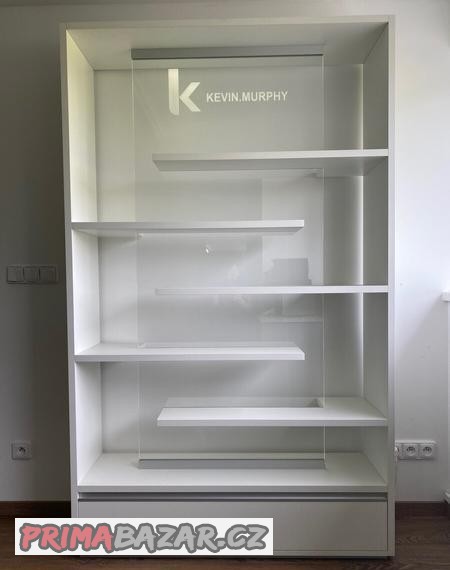 kevin-murphy-designova-policova-skrin-s-logem