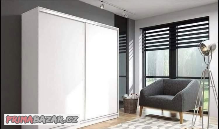 Šoupací šatní skříň 200cm bílá