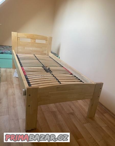 postel-z-tropickeho-dreva