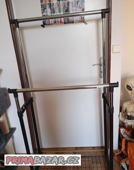 Stojan na oblečení