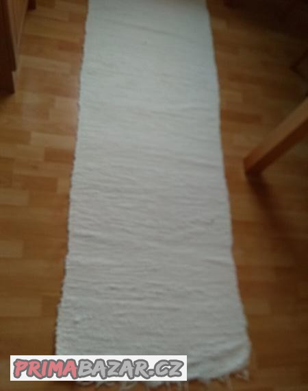 koberecek-behoun-bily