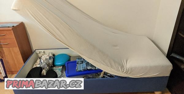 modra-polohovaci-valenda-s-uloznym-prostorem