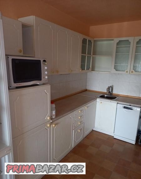 kuchynska-linka-rohova-bila-cena-celek