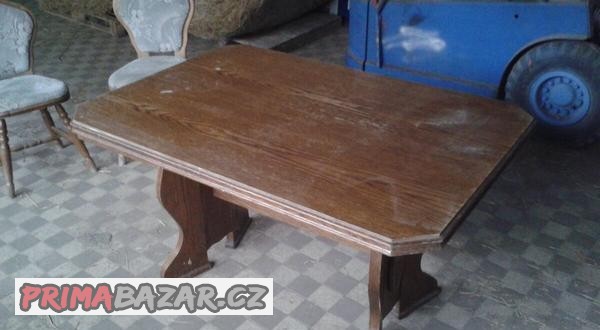 rozkladaci-stul-zdarma-k-nemu-dve-zidle-a-rohova-sedacka