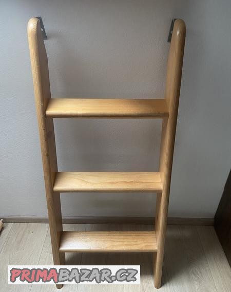 schudky-k-vyvysene-posteli-domestav