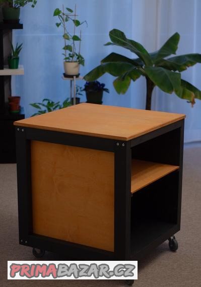 rucne-vyrobeny-stul-vozik