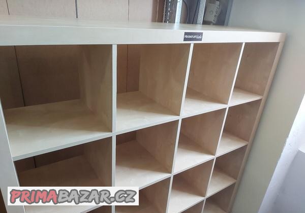 ctvercovy-policovy-regal-ikea-kallax-v-dekor-briza