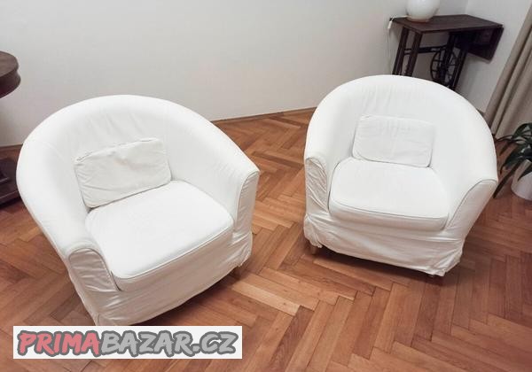 dve-bila-kresla-ikea-tullsta