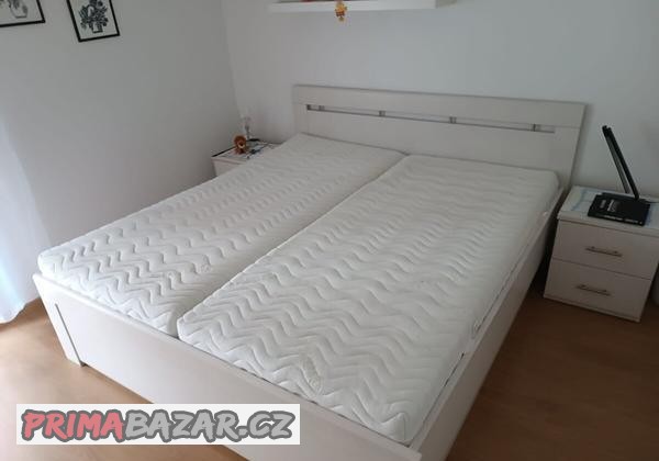 manzelska-postel-masiv-180x200-matrace-2x-nocni-stolky-2x