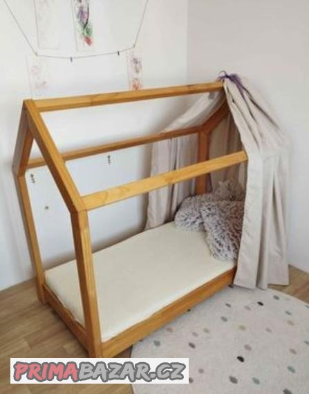 domeckova-postylka-s-prislusenstvim