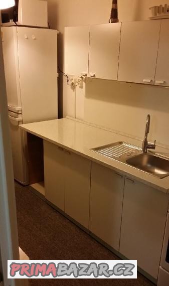prodám kuchyňskou desku, dřez, baterií a sporak