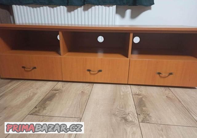tv-stolek-od-truhlare