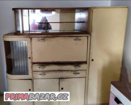 kredenc-pribornik-dreveny-vhodny-k-renovaci