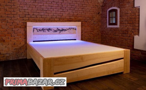 postel-z-masivniho-dreva