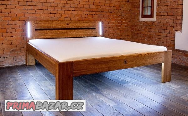 postel-z-masivniho-jasanoveho-dreva