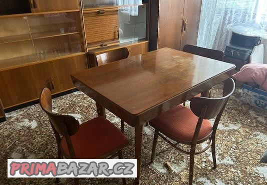 rozkládací stůl + 4 židle