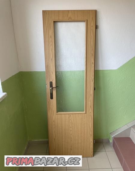 internetove-dvere-dub-s-kovanim