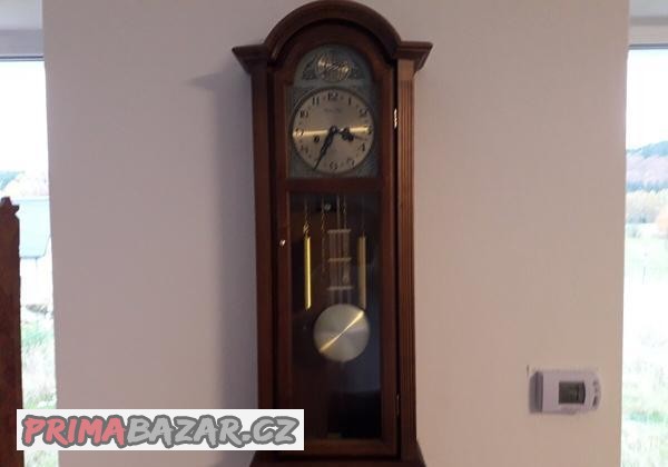 nastenne-drevene-hodiny-s-kyvadlem-masiv-buk