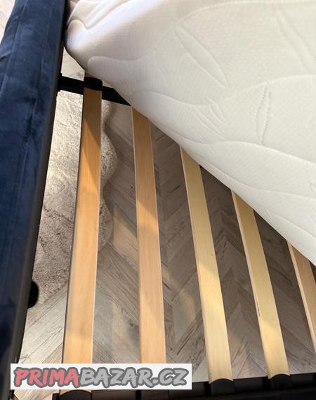 calounena-postel-s-matraci