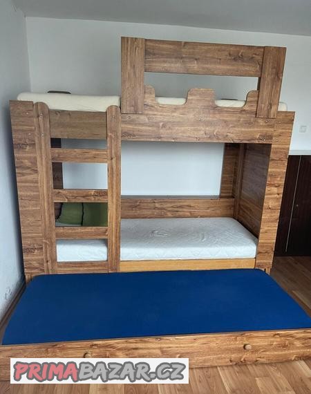 sleva-trojpostel-s-matracemi